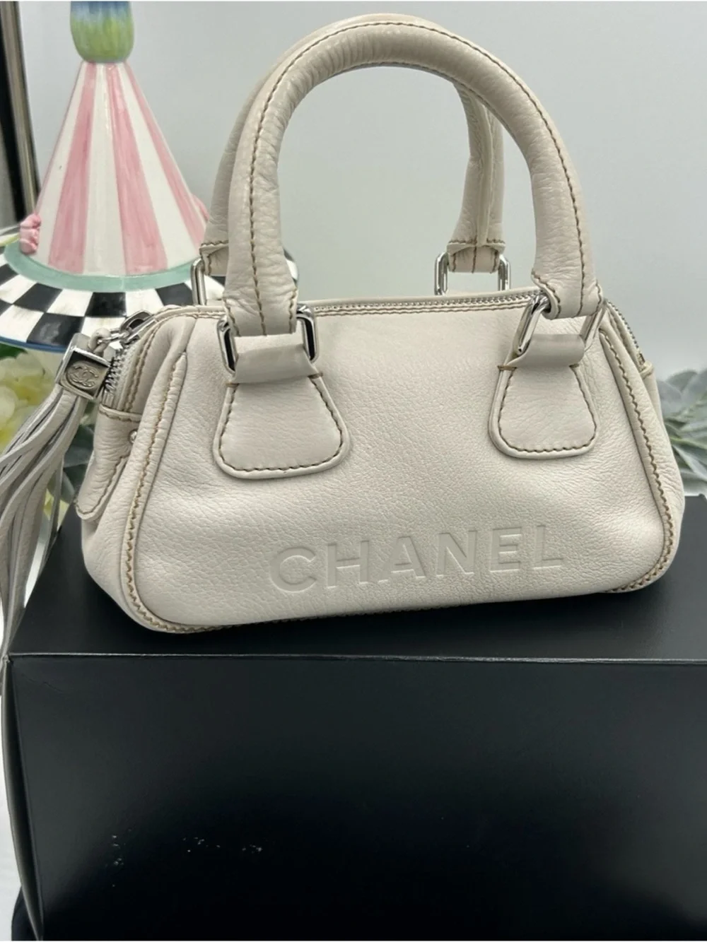 Chanel, LAX Cream pebbled grain leather bowler bag series 8 made in Italy